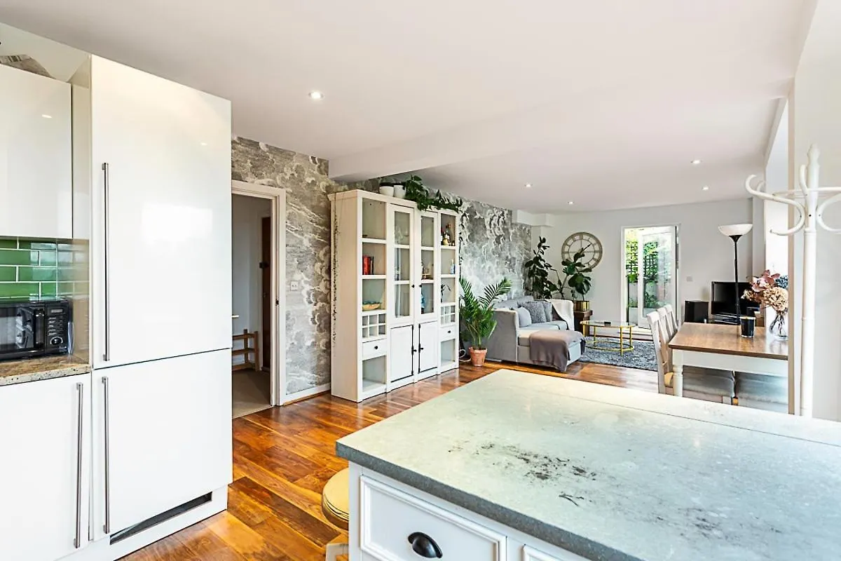 3 Bed Luxury Penthouse In Shoreditch 런던 아파트
